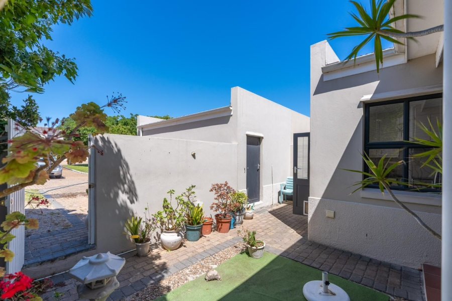 To Let 2 Bedroom Property for Rent in Royal Ascot Western Cape